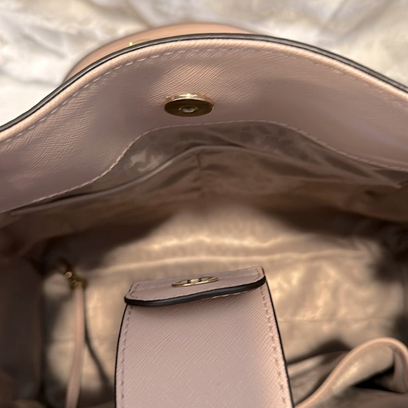 Micheal Kors Hamilton Large Saffiano tote - color in Ballet w/ gold hardware - Picture 10 of 14